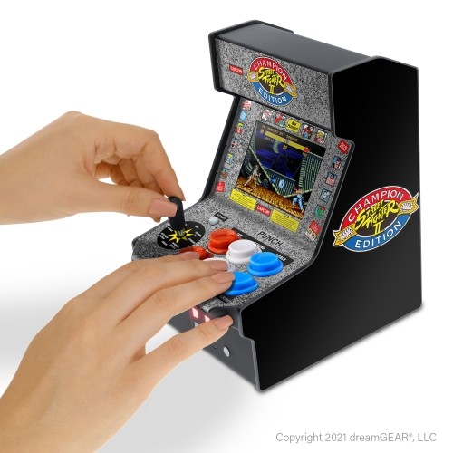 Dreamgear MY ARCADE Micro Player ,,Street Fighter II Champion Edition&quot; nešiojama žaidimų konsolė image 1