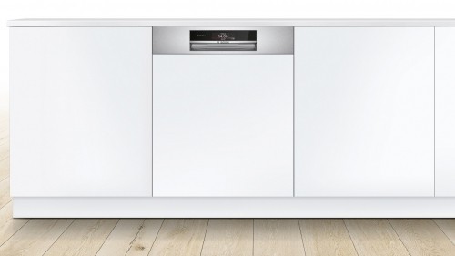 Bosch Serie 8 SMI8YCS02E dishwasher Semi built-in 14 place settings A image 2