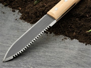 Зубчатый нож садовника